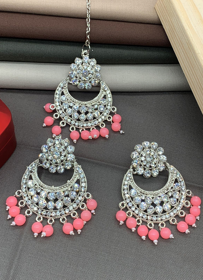 Maang tikka with hot sale earrings online